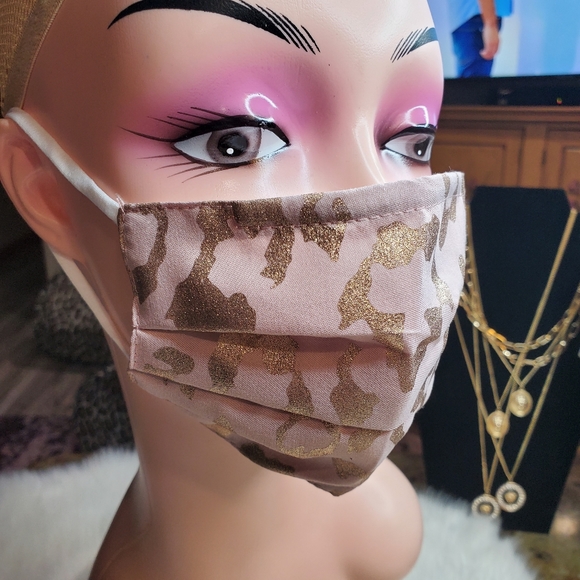 Face 😷 masks set of 2 pink & gold - Picture 4 of 9